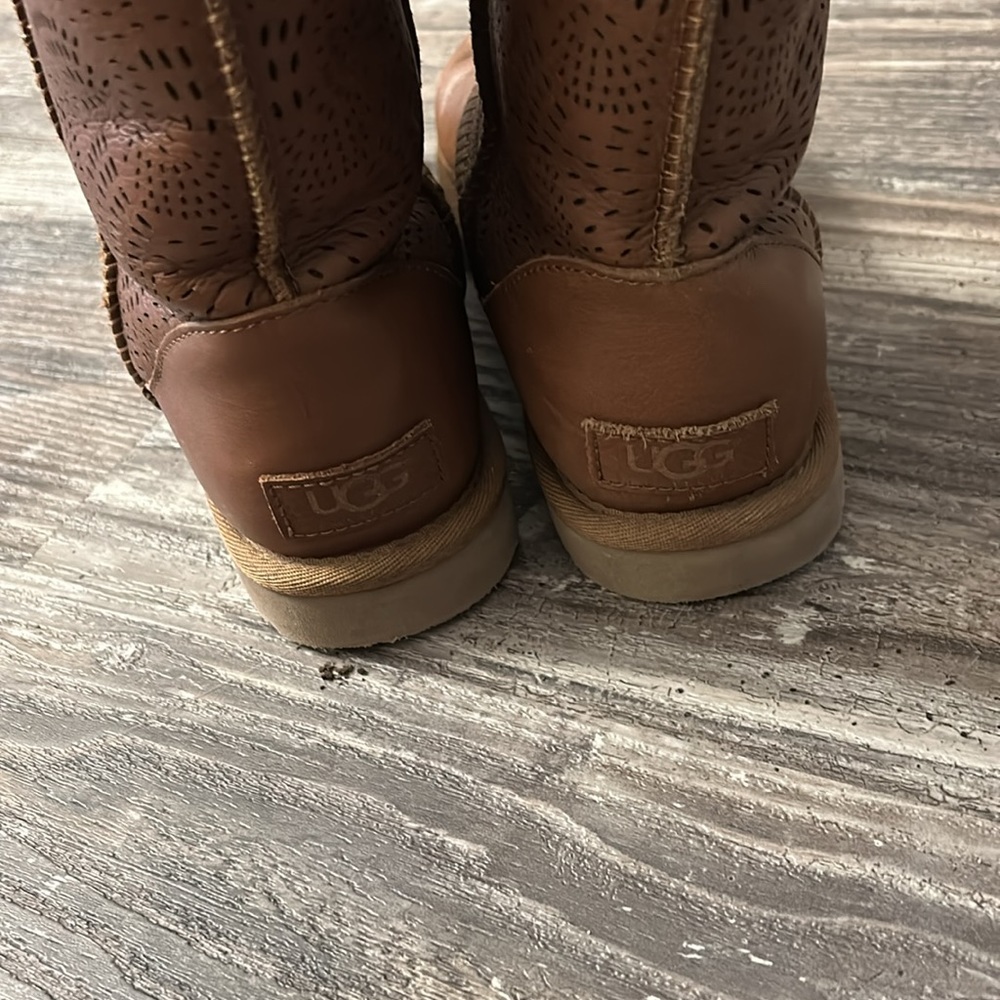 Uggs - Picture 2 of 6